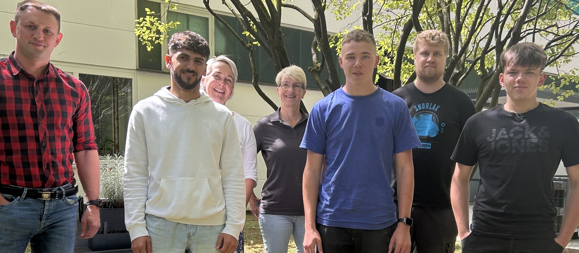 Gruppenfoto der hk-Azubis beim Azubitag „Hallo Zukunft“ in Hankensbüttel – Ausbildung live erleben.